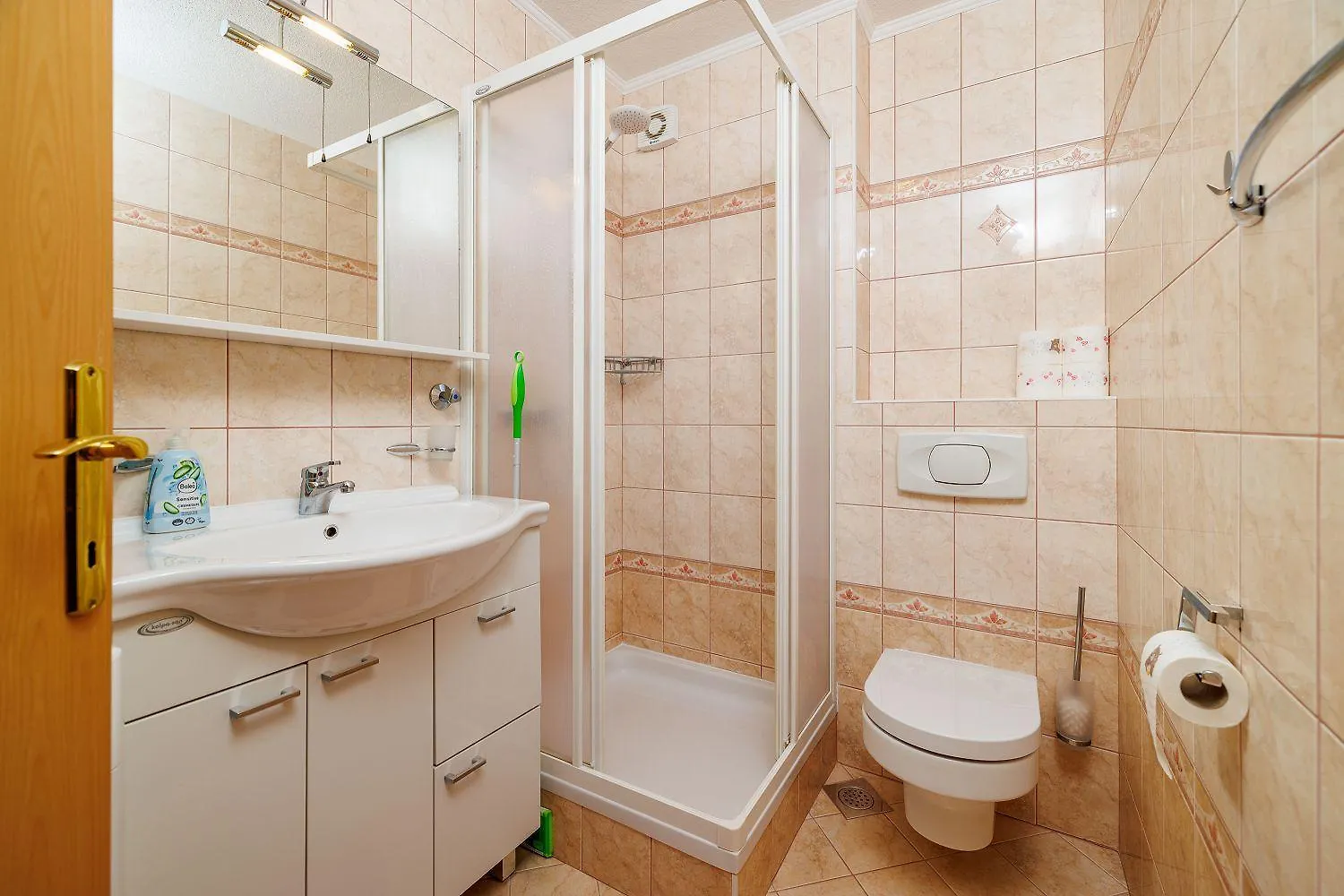 Helles Apartment In Neubausiedlung Nur 500 Meter Zum Strand Mit Meerblick, Waschmaschine Crikvenica