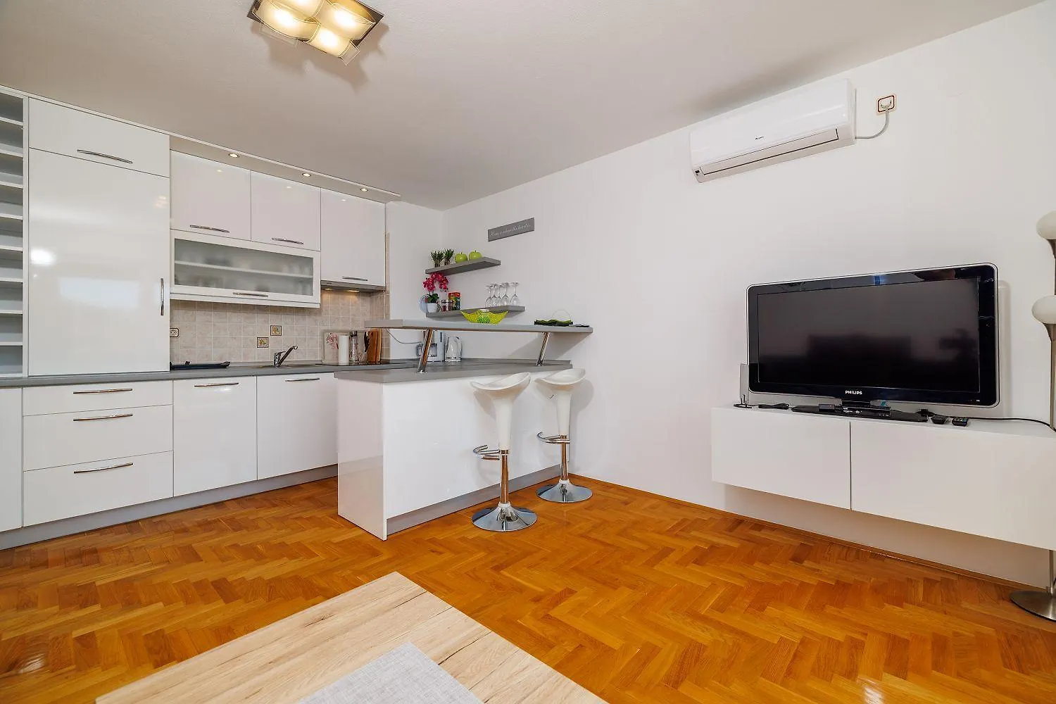 Helles Apartment In Neubausiedlung Nur 500 Meter Zum Strand Mit Meerblick, Waschmaschine Crikvenica